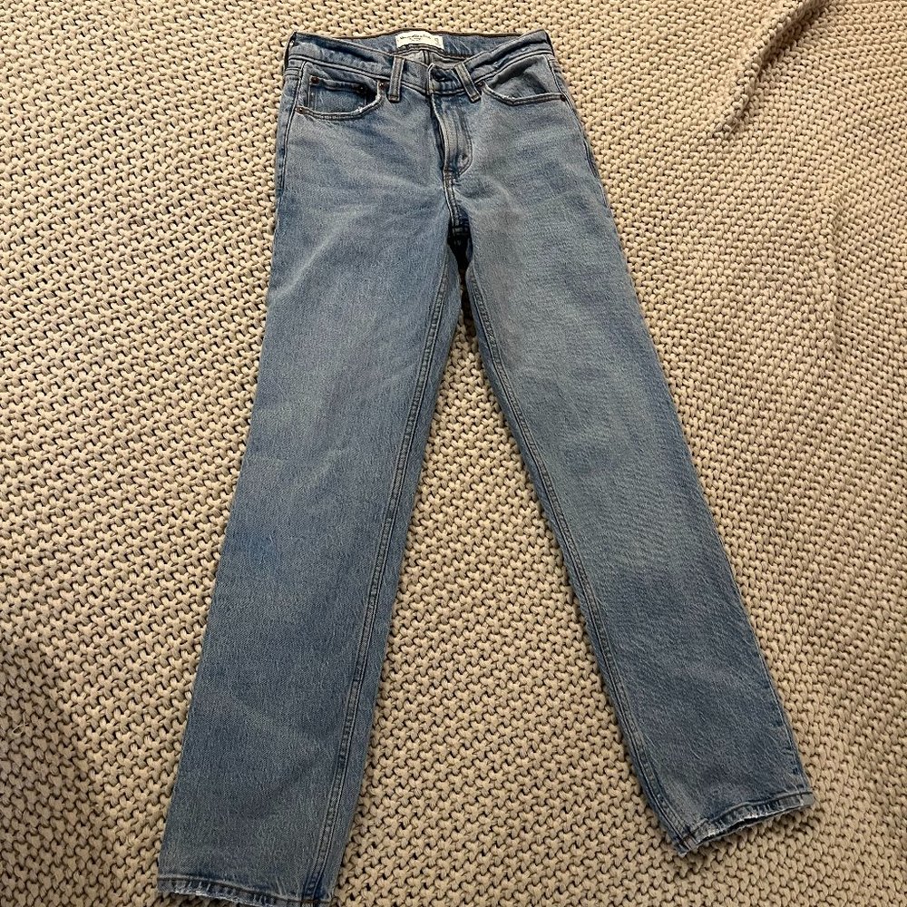 Abercrombie & Fitch The Straight Mid-Rise size 25